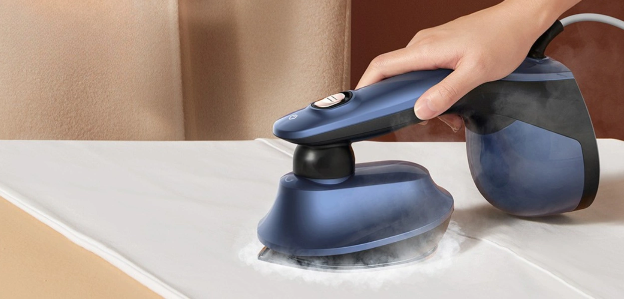 اتو بخار دستی درما | Deerma HS300 Handheld Garment Steamer با توان ۱۰۰۰ وات و طراحی ۲ در ۱