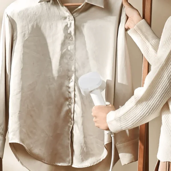 اتو بخار دستی شیائومی | Mi Handheld Garment Steamer با توان ۱۳۰۰ وات، طراحی تاشو و پیش‌گرمایش سریع