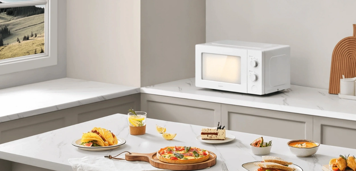 تصویر مایکروویو آون شیائومی مدل Mi Microwave Oven در حال گرم کردن غذا