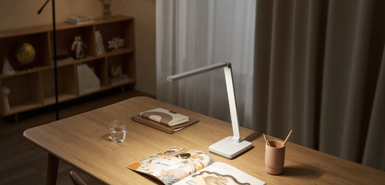 چراغ مطالعه شیائومی نسخه لایت | Mi Desk Lamp Lite با روشنایی یکنواخت و گسترده و شاخص نمود رنگ بالا