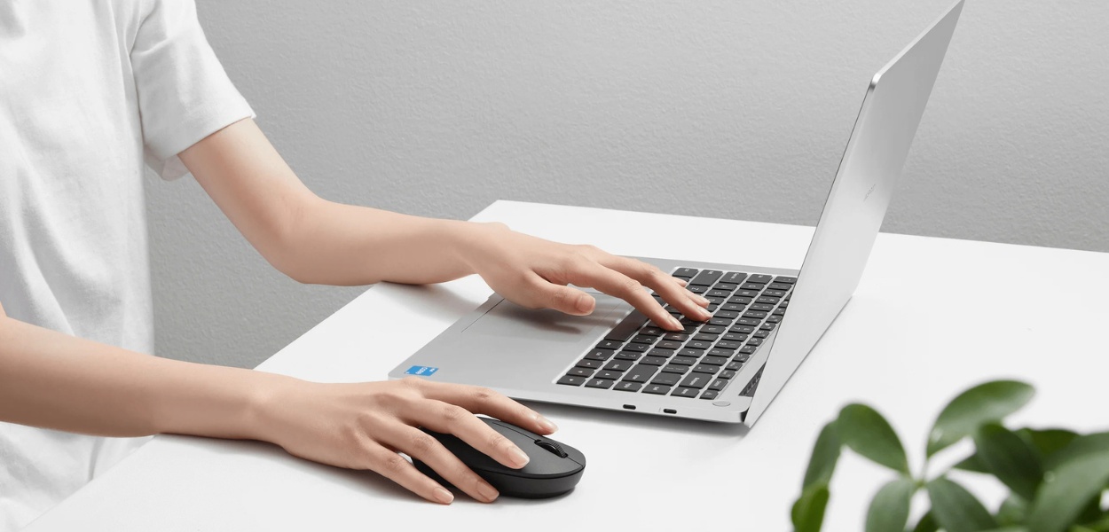 ماوس بی‌سیم شیائومی نسخه لایت 2 | Mi Wireless Mouse Lite 2 با طراحی سبک و ارگونومیک و اتصال بی‌سیم پایدار